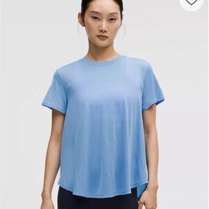 Lululemon Lightweight Split-Back Training T-Shirt – Blue – Size L (approx.)